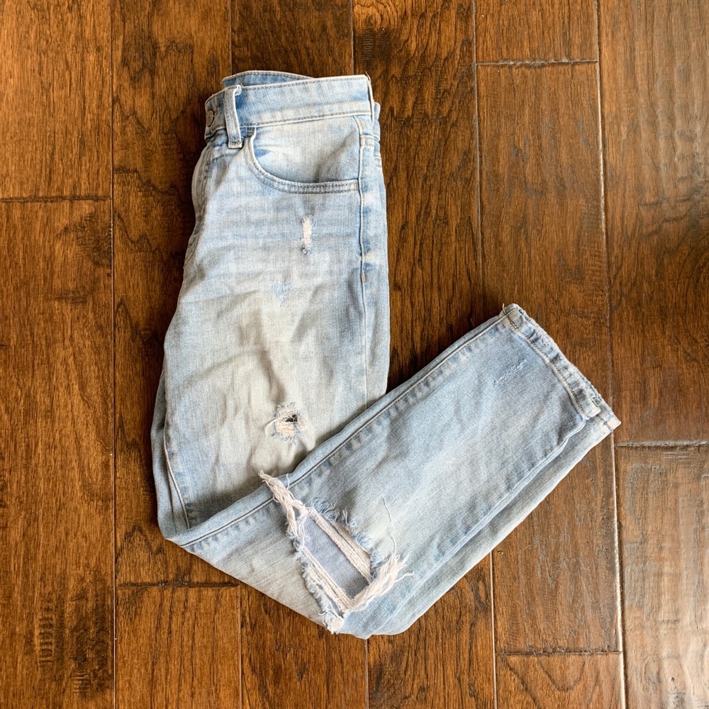 Light wash mom jeans